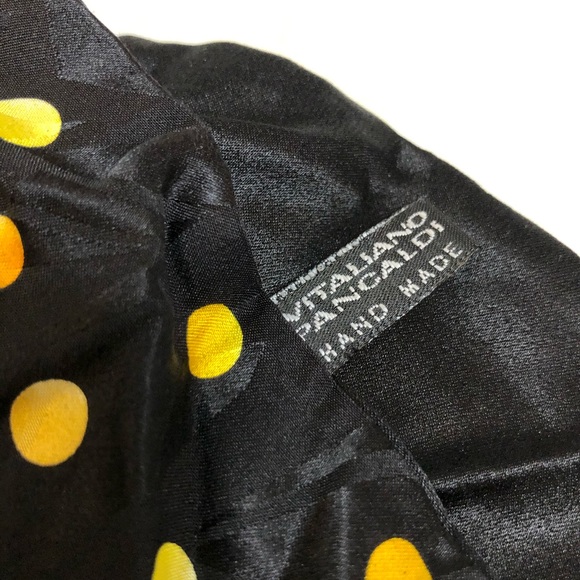 $125 Vitaliano Pancaldi Silk Pocket Square - Picture 3 of 3